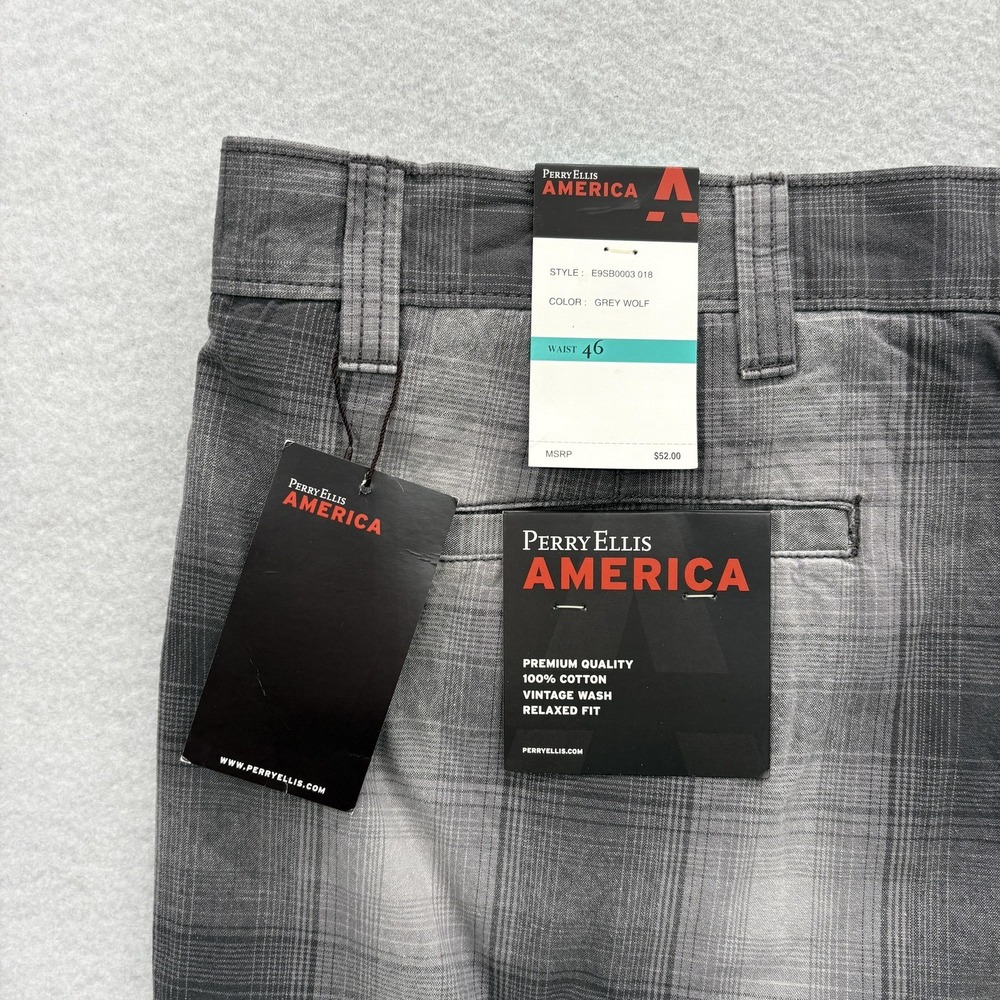 Perry Ellis America Shorts Mens 46 Gray Plaid Chino Pleated 9" Relaxed Casual